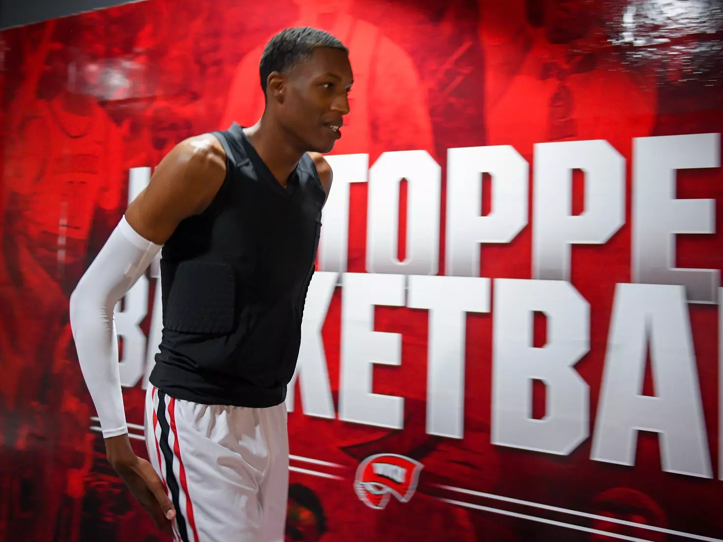 Center Jamarion Sharp (33) of the WKU Hilltoppers at E.A. Diddle Arena on November 2, 2022 in Bowling Green, KY. Photo by Steve Roberts/WKU Athletics