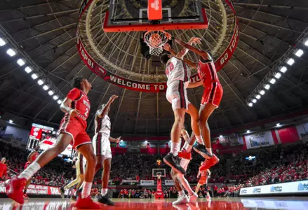 Center Jamarion Sharp (33) of the WKU Hilltoppers at E.A. Diddle Arena on January 16, 2023 in Bowling Green, KY. (Photo by Steve Roberts/WKU Athletics)