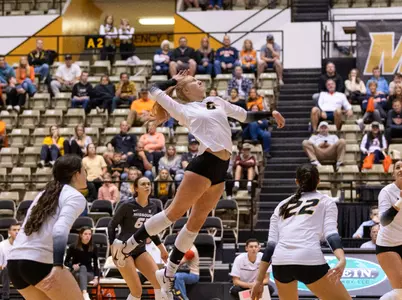 Kaylee Cox Action