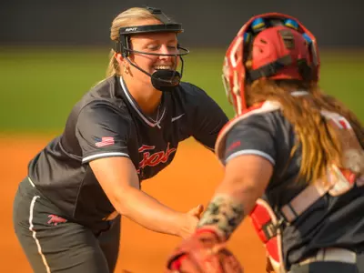 May 5, 2023; Bowling Green, Kentucky: WKU Hilltoppers pitcher Kelsie Houchens (19) against the La. Tech Bulldogs at WKU Softball Complex (Photo by Steve Roberts/WKU Athletics)