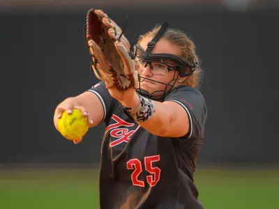 May 5, 2023; Bowling Green, Kentucky: WKU Hilltoppers pitcher Maddy Wood (25) against the La. Tech Bulldogs at WKU Softball Complex (Photo by Steve Roberts/WKU Athletics)