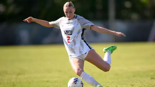 Defender Aspen Seaich (2) | Photo by Steve Roberts