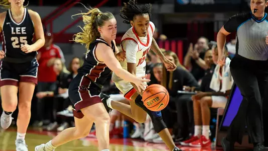 Guard Tia Shelling (15) | Photo by: Steve Roberts