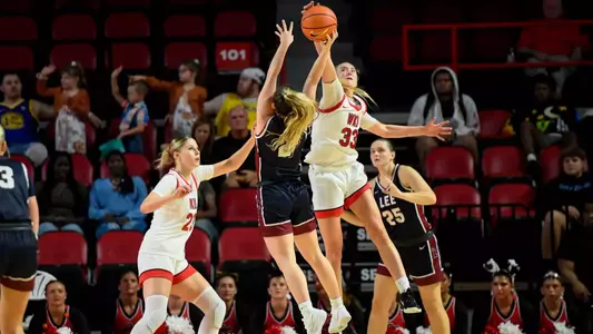 Guard Josie Gilvin (33) | Photo by: Steve Roberts
