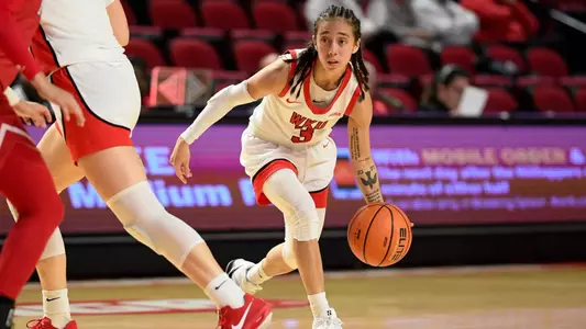 Guard Alexis Mead (3) | Photo by: Steve Roberts