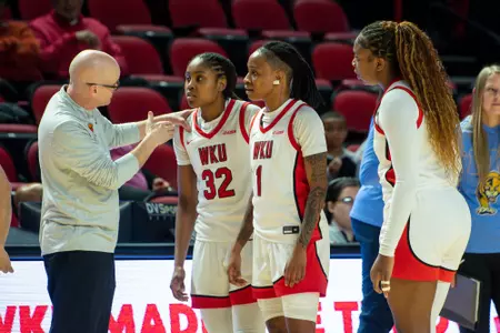 Head coach Greg Collins, Caitlin Staley, Destiny Salary , Ana Teresa Faustino, Karris Allen | Photo by: Steve Roberts