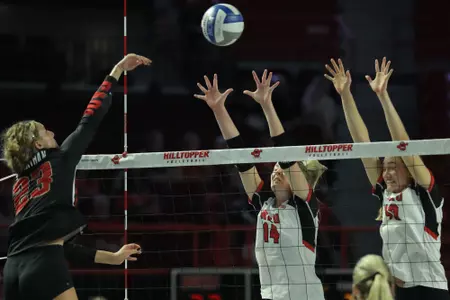 Setter Callie Bauer (14) and Middle blocker Gabby Weihe (10) | Evan Brown/WKU Athletics