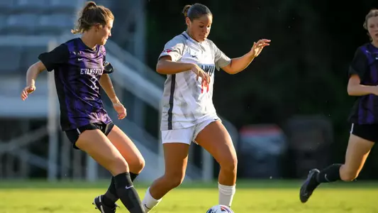 Defender Alyvia Walls (14) | Photo by Steve Roberts