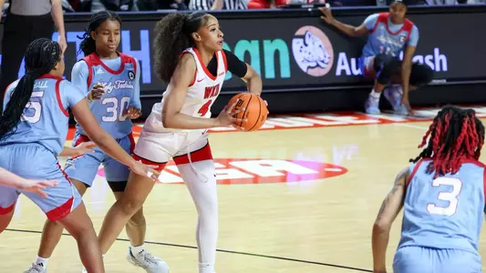 Forward Caleigh-Rose West(4) | Photo by Savannah Philpot