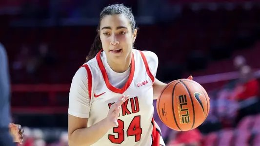 Guard Salma Khedr (34) | Photo by Savannah Philpot