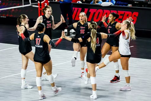 Outside hitter Alivia Skidmore (17), Defensive specialist Kaira Knox (5),Middle hitter Izzy Van De Wiele, Defensive specialist Abby Schaefer (15), Outside hitter Faith Young (22), Setter Callie Bauer (14), Defensive specialist Tayler Baron (2) | Photo by Savannah Philpot
