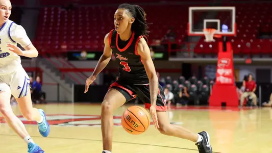 Guard Tia Shelling (3) | Photo by Nico Pascarella