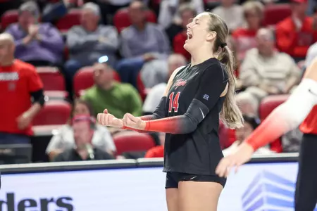 Setter Callie Bauer (14) | Photo by Nico Pascarella