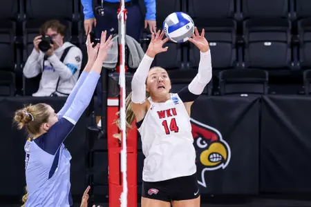 Setter Callie Bauer (14) | Photo by Savannah Philpot