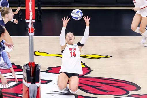 Setter Callie Bauer (14) | Photo by Savannah Philpot