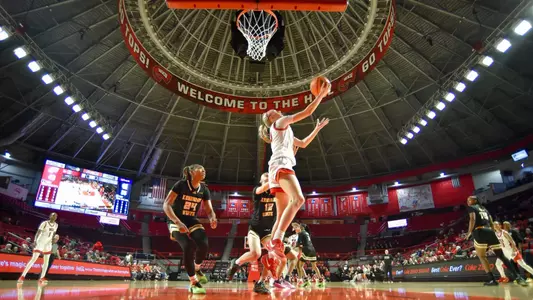 Guard Josie Gilvin (33) | Photo by: Steve Roberts