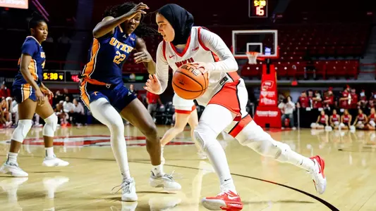 Guard Salma Khedr (34) | Photo by Savannah Philpot