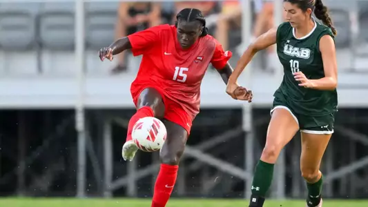 Forward Danielle Lewin (15) | Photo by Steve Roberts