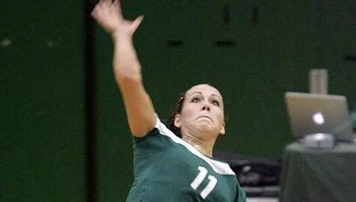 Volleyball Defeats Youngstown State in Four