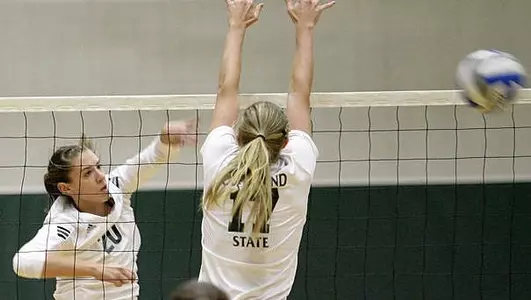 Volleyball Drops Three-Set Decision to Milwaukee