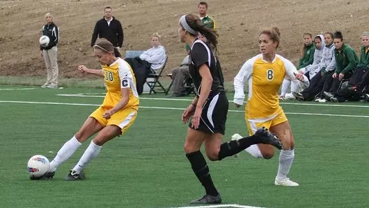 Women Drop 4-2 Decision at Creighton