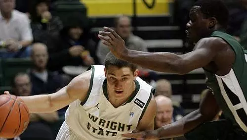 Men Roll to 60-42 Win Over Central Michigan
