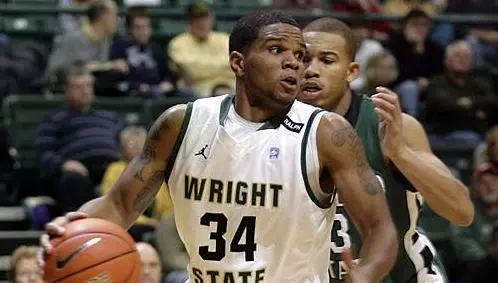 Men Slip Past Youngstown State 63-62