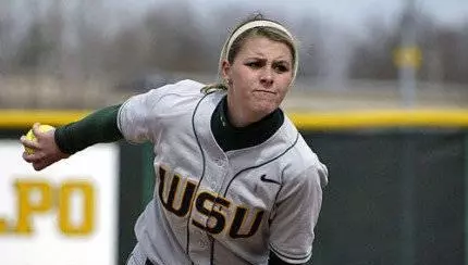 Softball Falls 1-0 at #19 UCLA