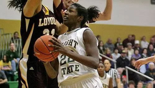Women Rally for 64-62 Win at Loyola