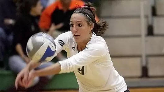 Volleyball Drops Horizon League Opener at Loyola
