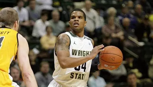 Men Drop 71-55 Decision to Detroit