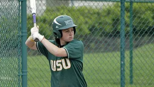 Softball Falls to Hampton