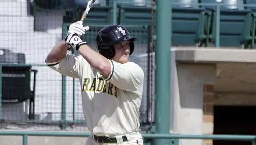 Baseball Rallies Past UIC 13-7