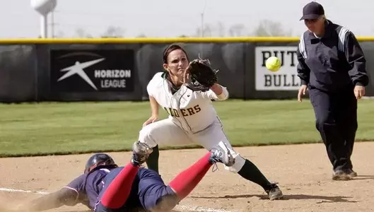 Softball Falls Twice at Woo Pig Classic