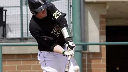 Baseball Rolls to 9-2 Win at Bowling Green