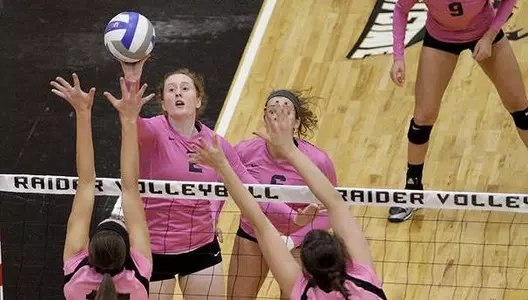 Volleyball Falls to League-Leading Milwaukee