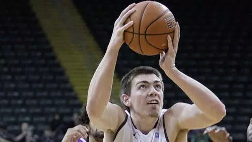 Men Drop 59-56 Decision at Miami