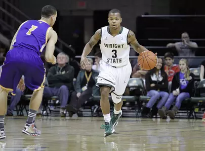 Men Fall to League-Leading Green Bay