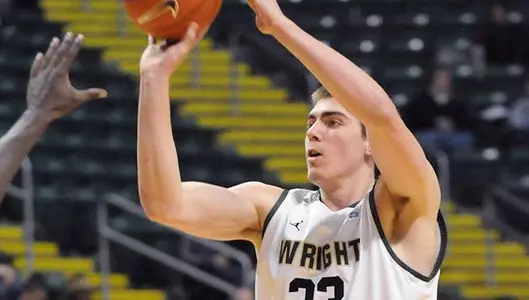 Men Drop 68-61 Decision to Valparaiso