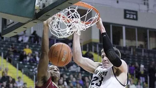 Men Score Final Nine to Defeat UIC 58-53