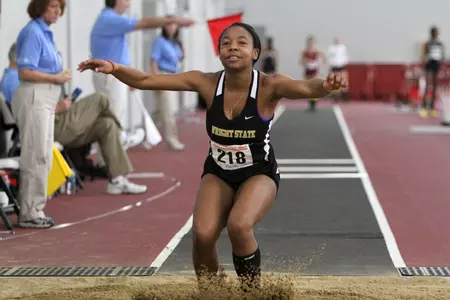 Track Competes in Final Day at Golden Flash Gala
