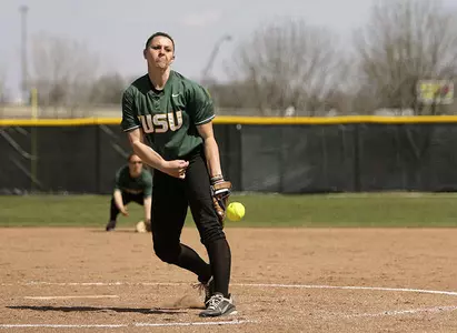 Softball Sweeps Doubleheader at Detroit