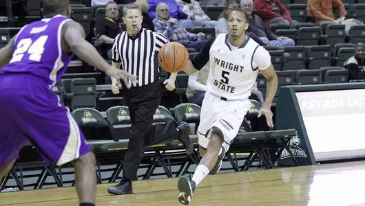 Men Defeat Oakland In Horizon League Opener