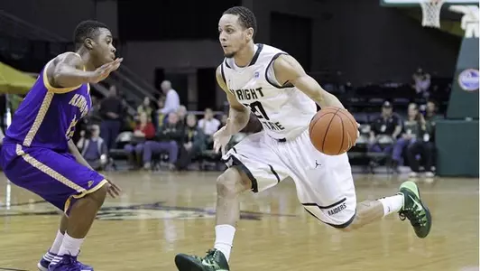 Men Drop 58-53 Decision at Detroit