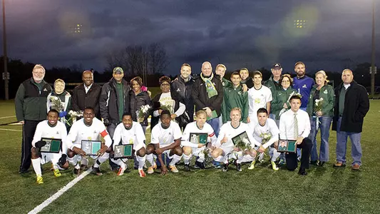 Men's Soccer Defeats IPFW on Senior Night