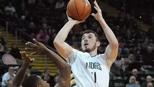 Men Drop 68-60 Decision to George Mason