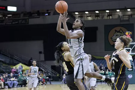 Women Defeat Milwaukee in HL Quarterfinals