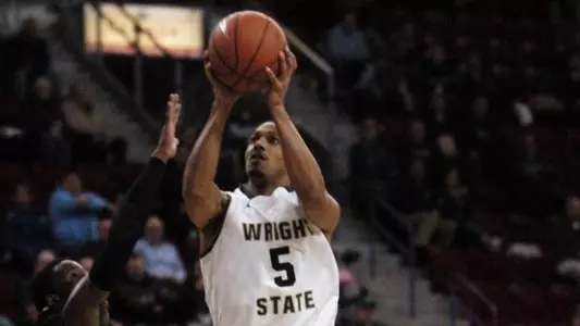 Men Pull Away to Defeat Oakland in HL Second Round