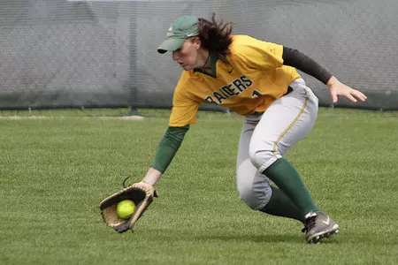 Softball Falls Twice in Final Day of Sand Dollar Classic