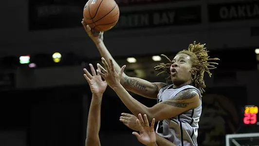 Women Defeat Houston at Lone Star Showcase